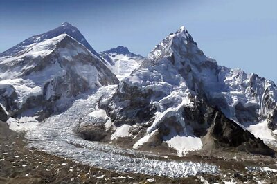 China's Everest Clean Up Rakes in 8.5 Tonnes of Garbage