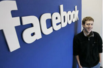 Facebook blinks, scraps new policy on user info