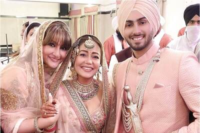 Urvashi Dholakia Shares Photo with Newlyweds Neha Kakkar and Rohanpreet Singh
