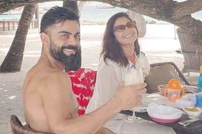 Anushka Sharma Smiles As She Poses On a Beach With Virat Kohli, Fans Call Them 'Cuties'