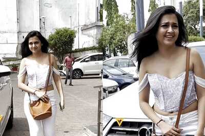 Tejasswi Prakash Fans ANGRY As Naagin 6 Actress Mobbed By Paps; Watch