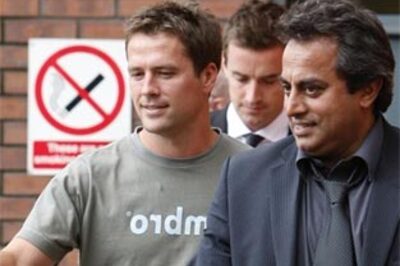 Michael Owen signs for Manchester United