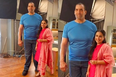 'Big Girl' Vidya Balan is All Smile As She Poses with The Great Khali, See Pic