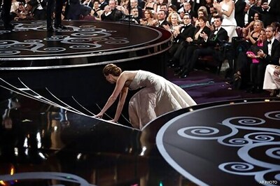 Jennifer Lawrence gives her Oscar away to her parents