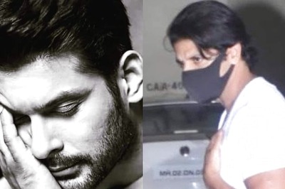 Karanvir Bohra Slams Paparazzi for Calling Him 'Gareeb' As He Visits Sidharth Shukla's Home in Ciaz