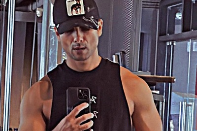 Shahid Kapoor Sends Happy Sunday Wishes, Flaunts His Biceps Amid Gym Session