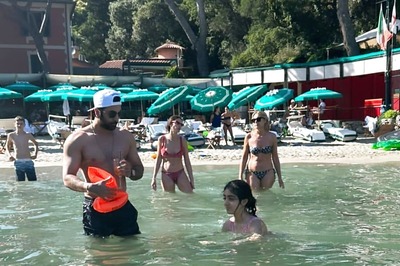 Ranbir Kapoor Goes Shirtless, Jumps Into Ocean With Niece Samaira During Vacay, Photo Goes Viral