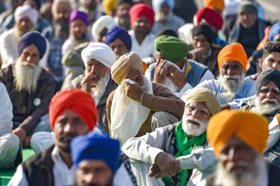Agitating Farmers Greet 2021 with Bonfires, Folk Songs and 'Kheer'