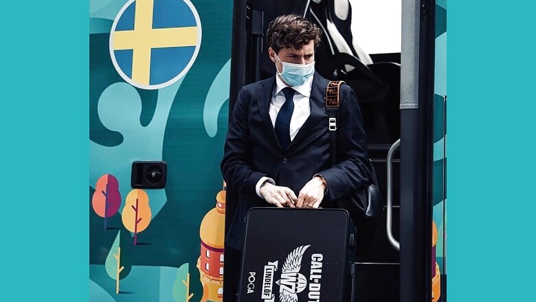 Sweden's Victor Lindelof Arrives with Personalised Call Of Duty Gaming Case Ahead of Euro 2020