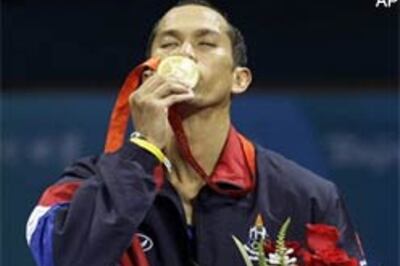 Somjit wins flyweight gold, Lomachenko takes featherweight