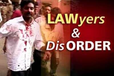 SC directs TN govt to transfer cops over HC violence