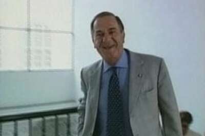 Mukherjee, Bhardwaj discuss Q-crisis