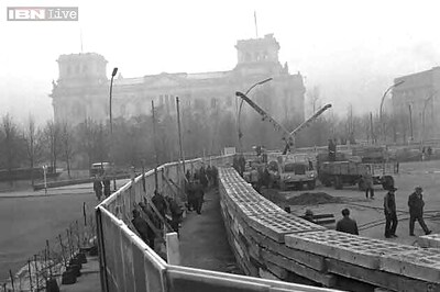 Germany marks 25 years since Berlin Wall's fall