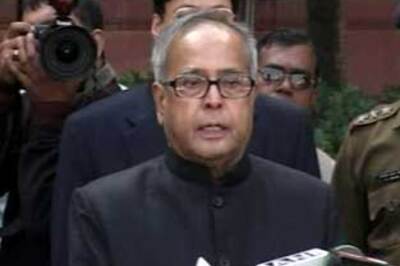 Government not to bail out Satyam: Pranab