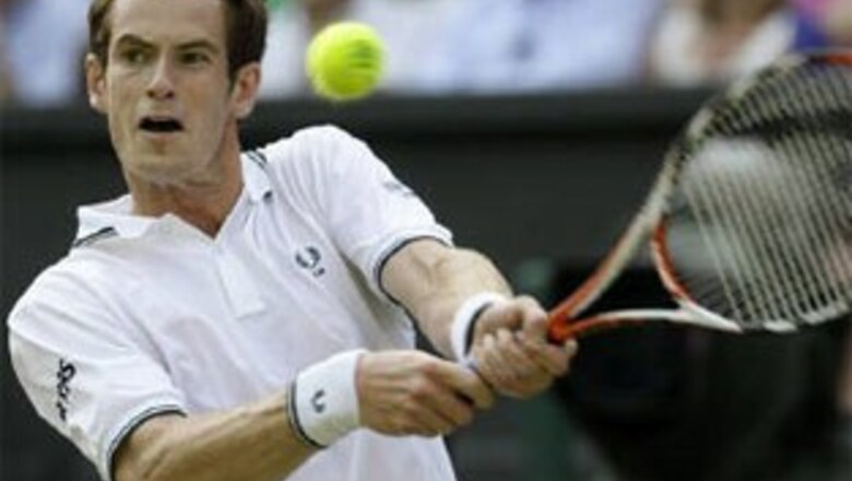 Murray marches on, Hewitt shocks Del Potro