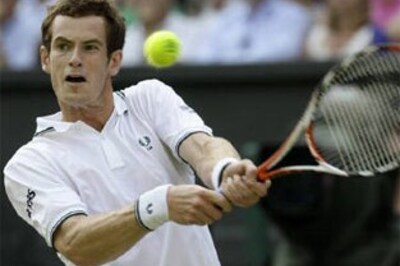 Murray marches on, Hewitt shocks Del Potro