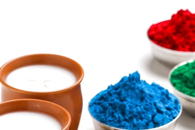 Holi 2022: Awesome Traditional Foods That Prove the Festival of Colours Is also a Festival of Flavours!