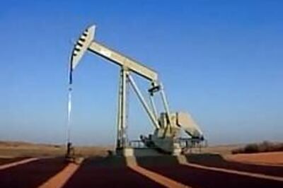 Oil rises $143 a barrel on weaker dollar