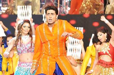 When Abhi-Aish visited dancers backstage at TOIFA