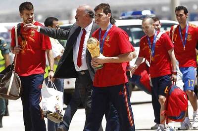 King, PM welcome Spain's World Cup heroes