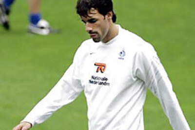 Nistelrooy may be on bench vs Portugal