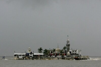 Sena Leader to Greet Trupti With 'Slippers' If She Enters Haji Ali