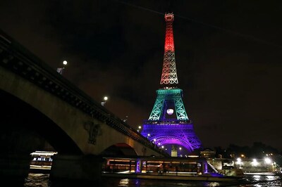 Eiffel Tower Lights Up in Rainbow Colours in Memory of Orlando Victims