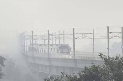 Haze Envelops Delhi as Air Quality Remains 'Very Poor' for Fifth Day; Entry of Diesel Buses Under BS-VI Banned