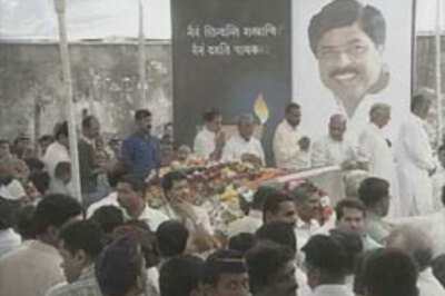 Grief, mobile theft mark Mahajan funeral