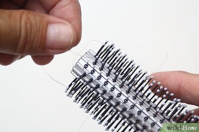 How to Clean Hairbrushes and Combs