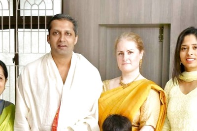 Actress Sathyapriya's Family Photo Viral; Have You Seen It Yet?