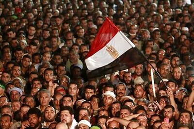 After killings, Morsi supporters march towards army intel headquarters