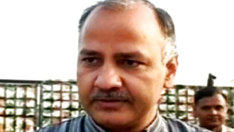 Manish Sisodia conducts surprise raid in school, finds insects in food