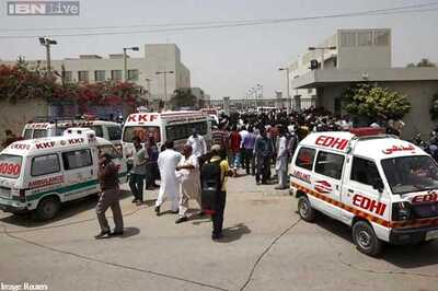 Islamic State was behind deadly Karachi bus attack: Pakistan official