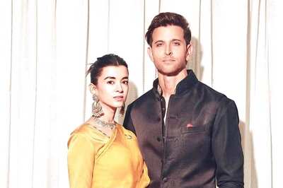 Hrithik Roshan And Saba Azad Exude Couple Goals In Latest Photo, Fans Shower Love
