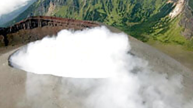 Volcano erupts in southern Japan