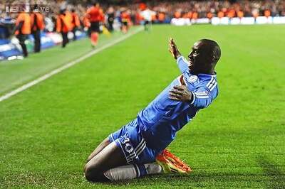 Demba Ba's late goal sends Chelsea through to Champions League semi-finals