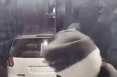 Thieves Try to Break Maharashtra ATM Using Car, CCTV Footage Shocks Internet