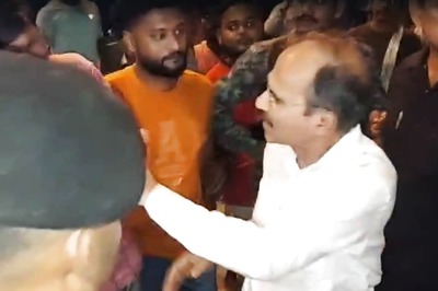 Angry Protesters Block Adhir Ranjan, CM Mamata Blamed for Clashes: Ram Navami Political Heat Rises Day Before Voting