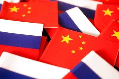 China Must 'Pay Price' for Russia Backing, Says US Senator in Taiwan