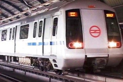 Delhi: Metro passengers stranded due to snag