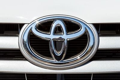 Toyota planning to launch a fuel cell-powered Lexus by 2020: Report