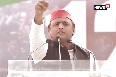 Akhilesh Yadav Hits Back at PM Modi Over Pulwama Row, Says Govt Should Stop Pretending to be Indian Army