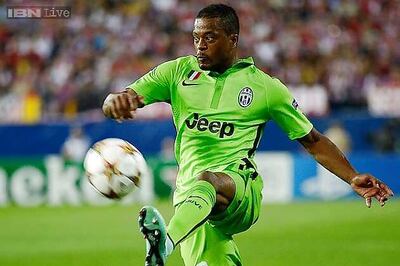 Juventus fullback Patrice Evra out for a month with thigh injury