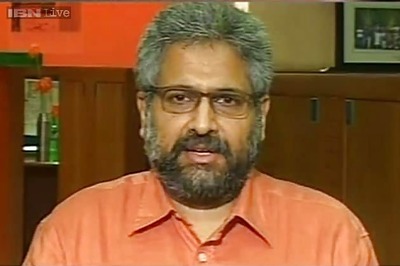 Siddharth Varadarajan claims thugs beat up his flat care taker