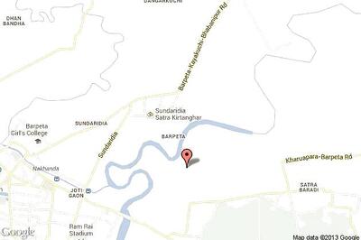 Assam Police removes ULFA flags from market in Barpeta