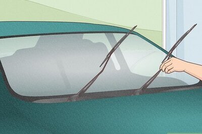 How to Clean a Glass Windshield