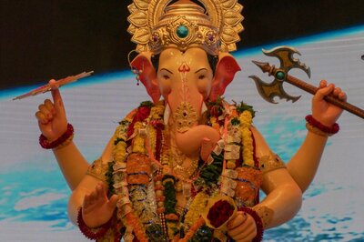 Lalbaugcha Raja Officials Refuse to Start Aarti, Online Darshan After Mumbai Cops Barricade Area, Stop Entry