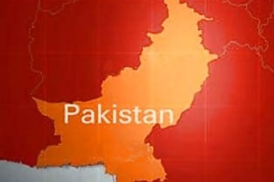 29 killed in blast at a mosque in Pakistan