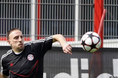 Bayern extends Ribery's contract until 2015